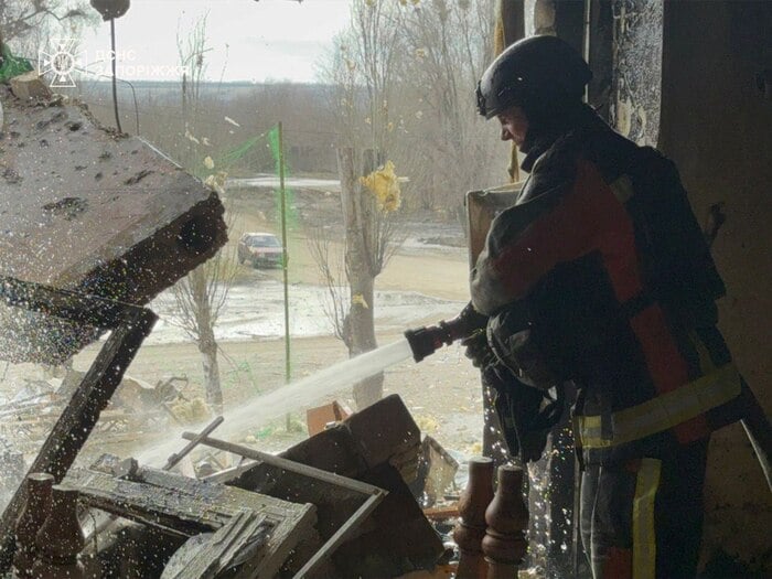 Наслідки російського авіаудару на Запоріжжі, фото: ДСНС