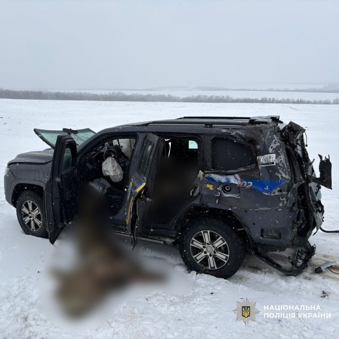 Наслідки удару російського безпілотника, фото: Нацполіція