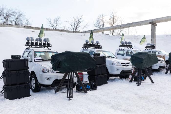 Передача комплексів ПДТР українським військовим, фото: Петро Порошенко