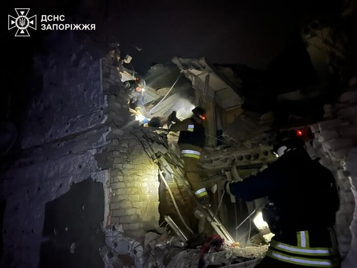 Наслідки російських авіаударів по селі Запорізького районі, фото: ДСНС