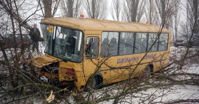 Шкільний автобус з дітьми потрапив у ДТП на Полтавщині. Фото: поліція