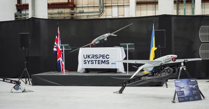 Перший український оборонний завод починає працювати у Великій Британії. Фото: Валерій Залужний у Facebook