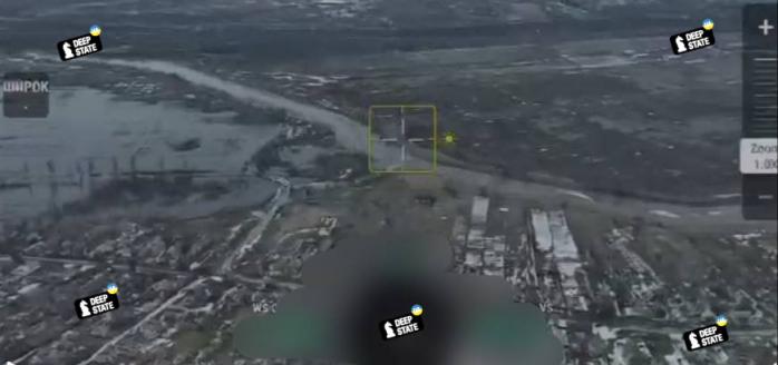 Армія РФ тритонною авіабомбою підірвала дамбу біля Осикового на Донеччині. Фото: 