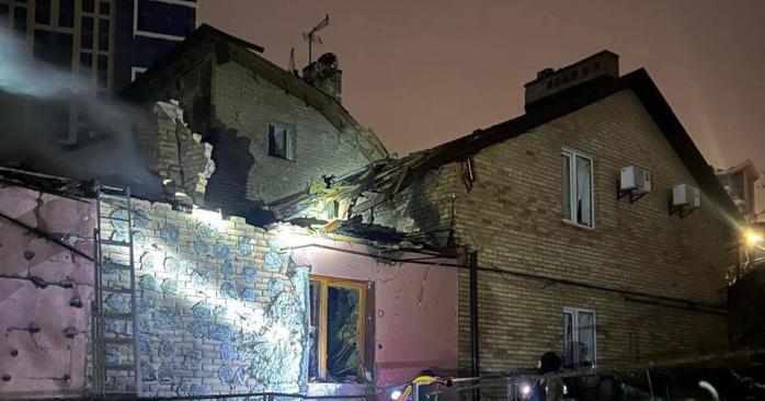 Армия РФ ночью атаковала Киев ракетами и дронами. Фото: ДСНС