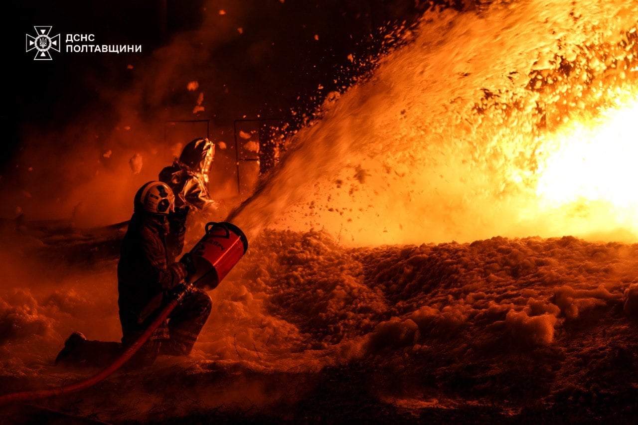 Армія РФ обстріляла підприємство на Полтавщині й знеструмила 20 тис. споживачів. Фото: ДСНС