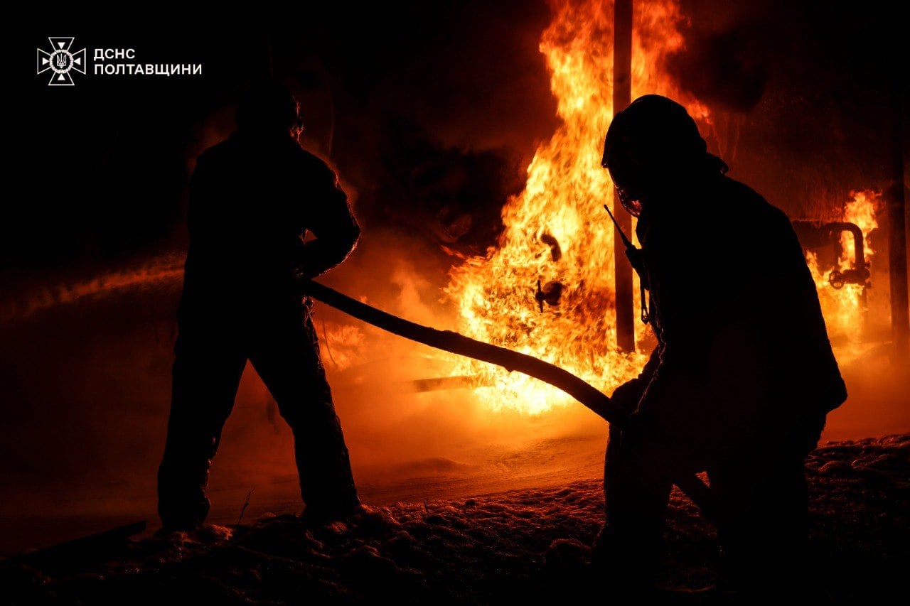 Армія РФ обстріляла підприємство на Полтавщині й знеструмила 20 тис. споживачів. Фото: ДСНС