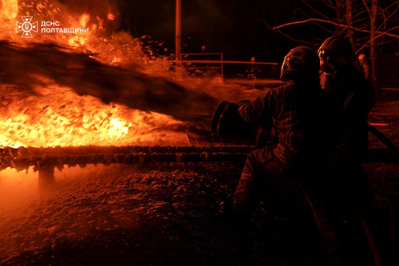 Армія РФ обстріляла підприємство на Полтавщині й знеструмила 20 тис. споживачів. Фото: ДСНС