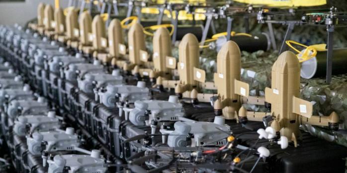 Громада Києва передала захисникам України низку дронів, фото: Віталій Кличко