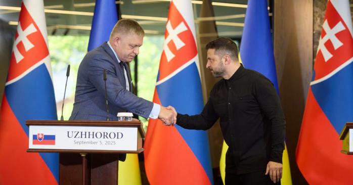 Володимир Зеленський провів телефонну розмову з Робертом Фіцо. Фото: 