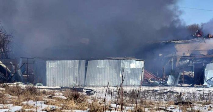 Російський дрон вдарив по селу на Харківщині. Фото: поліція