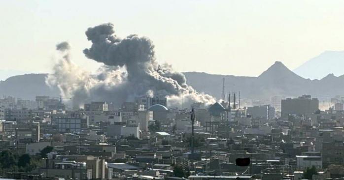 Израиль атаковал здание в Иране, где выбирали преемника верховного лидера Али Хаменеи. Фото: 
