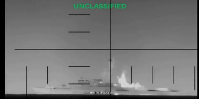 Иранский военный корабль утопили в Индийском океане, фото: Белый дом