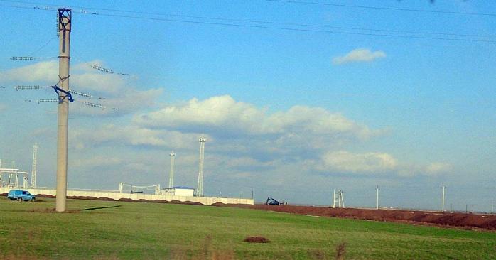 Армія РФ посилила охорону нової електропідстанції в окупованому Генічеську. Фото: АТЕШ