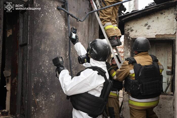 Наслідки російської атаки на Миколаїв, фото: ДСНС