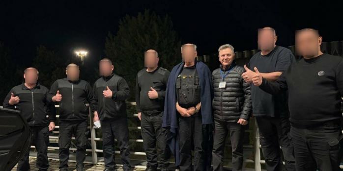 Семеро затриманих в Угорщині інкасаторів повернулися до України, фото: Андрій Пишний