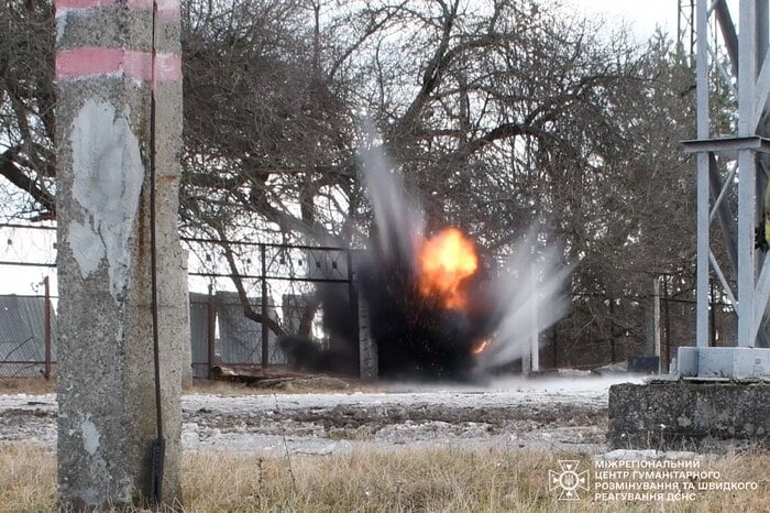Російські міни знешкодили на Харківщині, фото: ДСНС