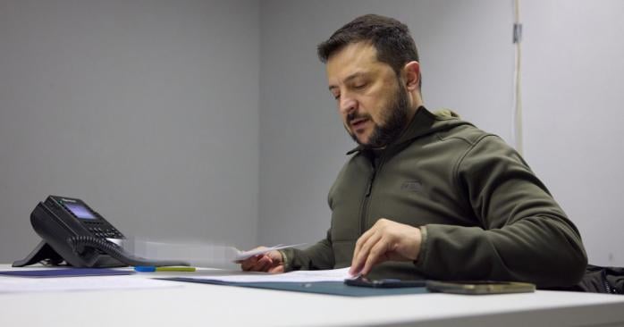 Владимир Зеленский согласовал закон об отсрочке по &laquo;контракту 18-24&raquo;. Фото: 