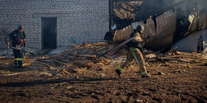 Последствия российских авиаударов по Сумщине, фото: ГСЧС