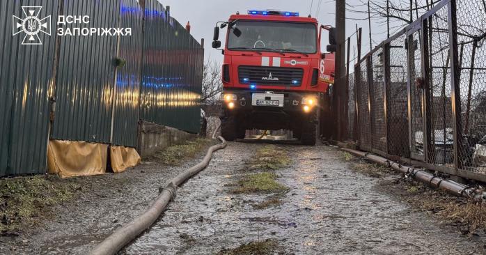 Армія РФ скинула КАБ на багатоповерхівку в Запоріжжі. Фото: 
