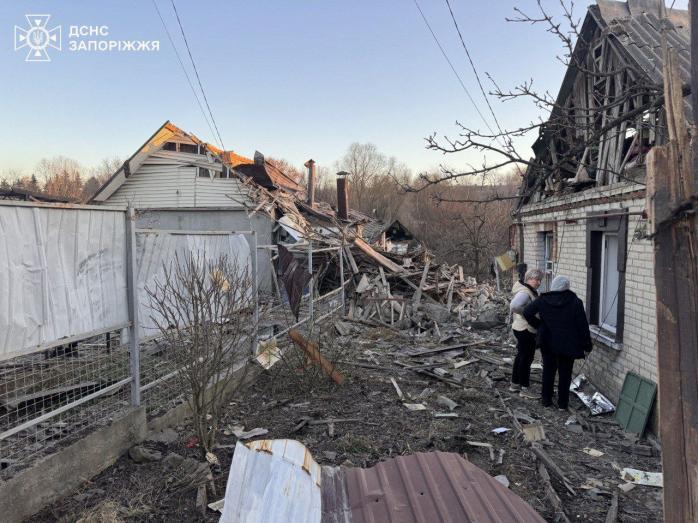 Последствия обстрелов. Фото: ГСЧС