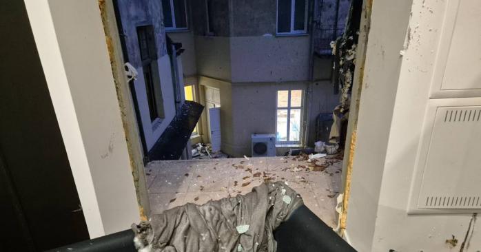 Россияне обстреляли больницу в Херсоне Фото: