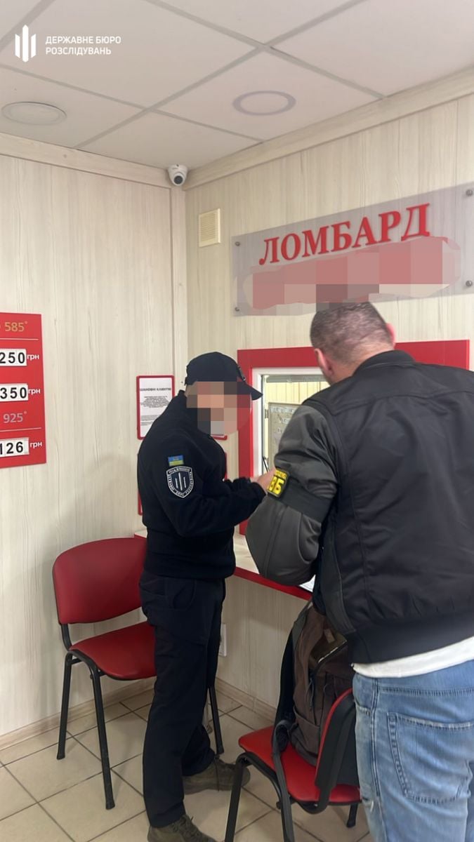 Військовослужбовець здав до ломбарду безпілотники, призначені для оборони Півдня, фото: ДБР