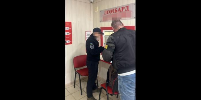 Військовослужбовець здав до ломбарду безпілотники, призначені для оборони Півдня, фото: ДБР