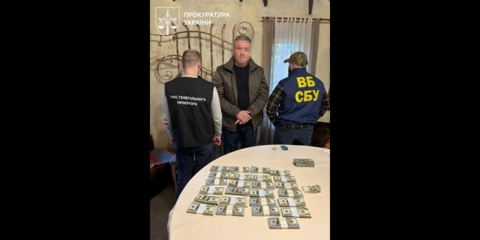 Двух чиновников СБУ разоблачили на взятках, фото: Офис генпрокурора