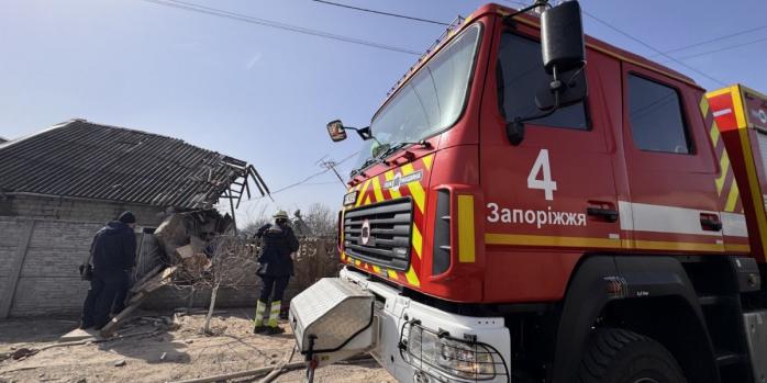 Наслідки російського обстрілу Запоріжжя, фото: ДСНС