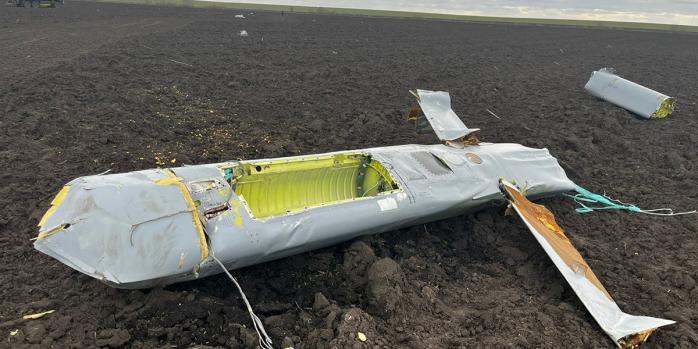 Уламки російської ракети, фото: поліція Тернопільщини