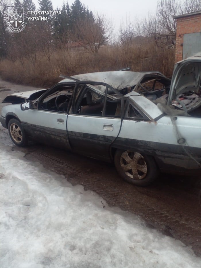 Наслідки удару російського дрона, фото: Сумська обласна прокуратура