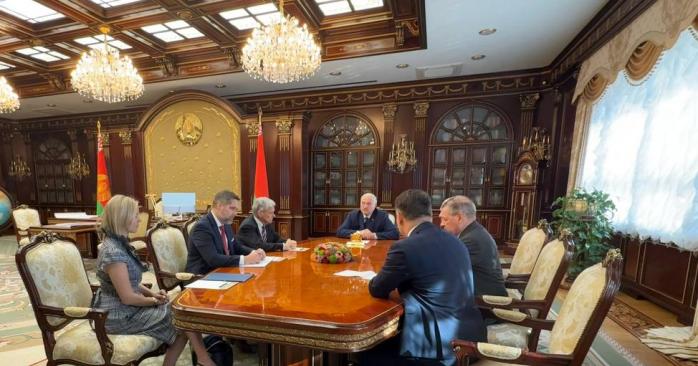 США знімають санкції з низки білоруських банків та підприємств. Фото: 