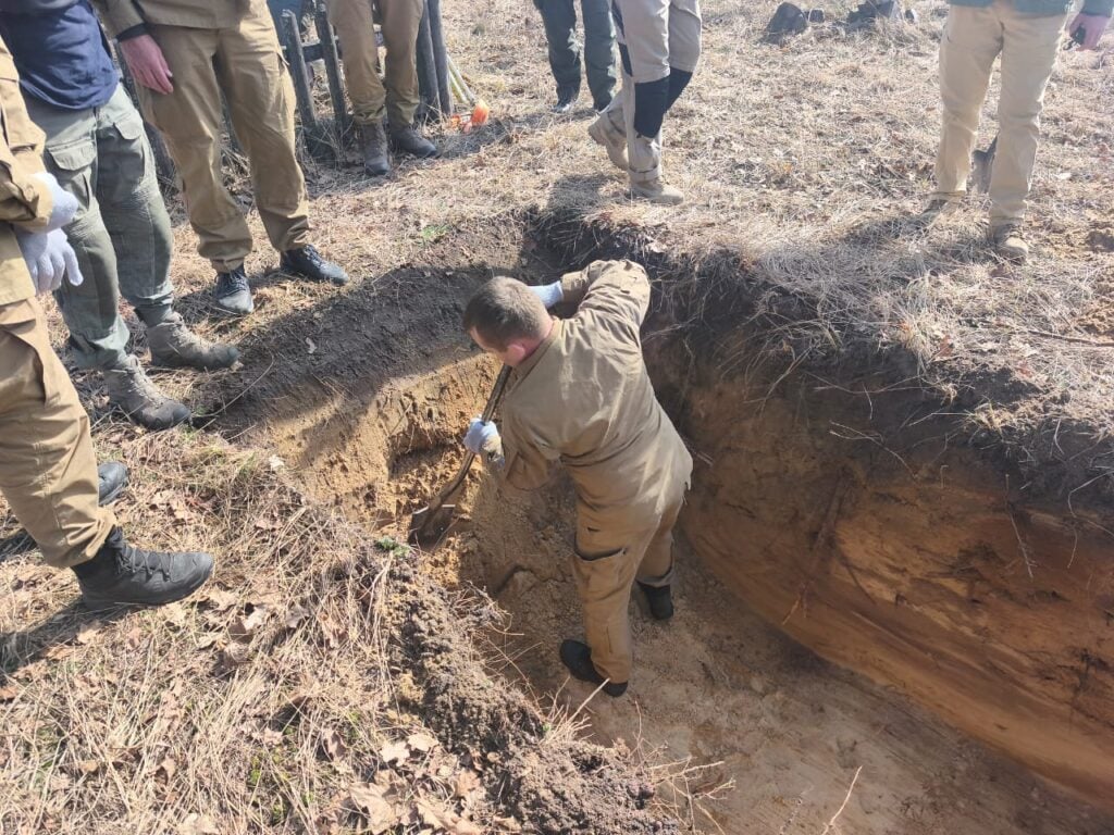 Пошуково-ексгумаційні роботи. Фото: Мінкульт