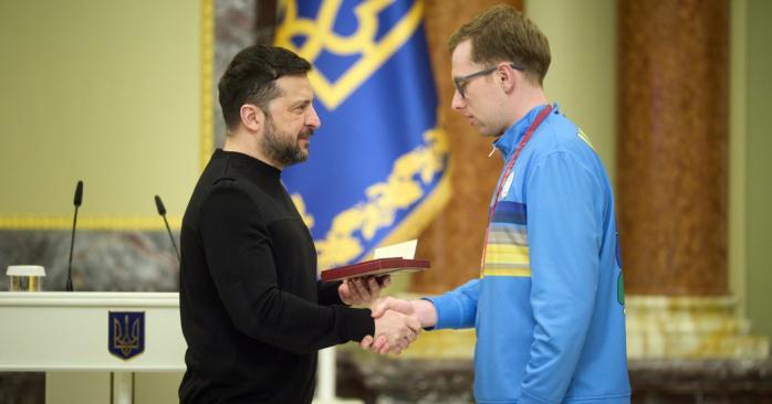 Паралімпійці та їхні тренери отримали держнагороди. Фото: ОПУ