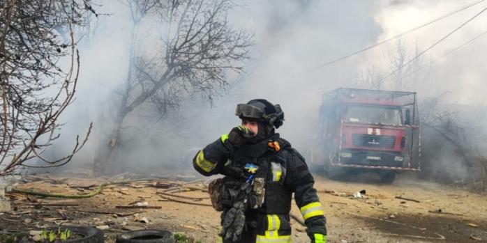 Последствия российского обстрела Дружковки, фото: ГСЧС