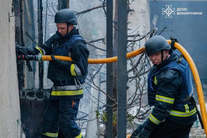 Рашисти 24 березня атакували Вінницю, фото: ДСНС