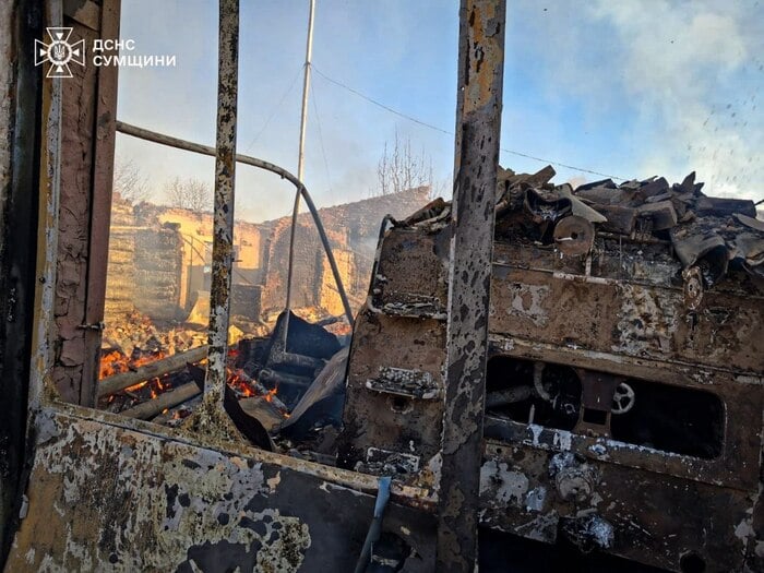 Наслідки атаки російських безпілотників, фото: ДСНС