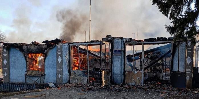 Наслідки атаки російських безпілотників, фото: ДСНС