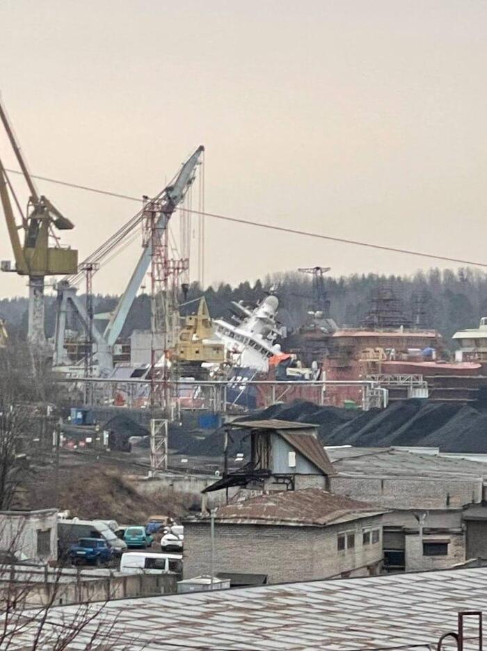 Уражено російський бойовий криголам, фото: Astra