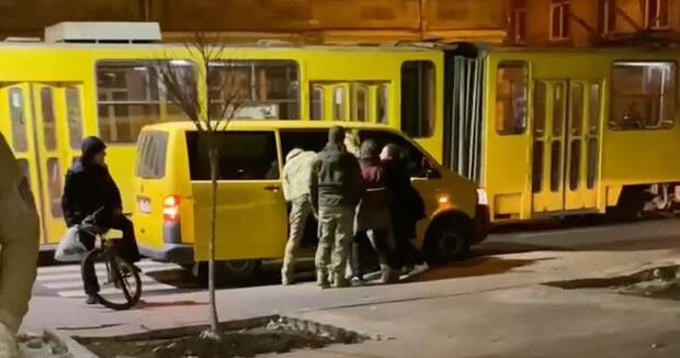 ДТП с участием микроавтобуса ТЦК и пешехода произошло в Одессе. Фото: