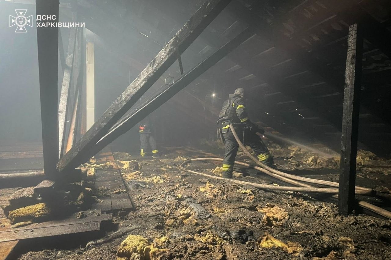 Наслідки обстрілу лікарні. Фото: ДСНС