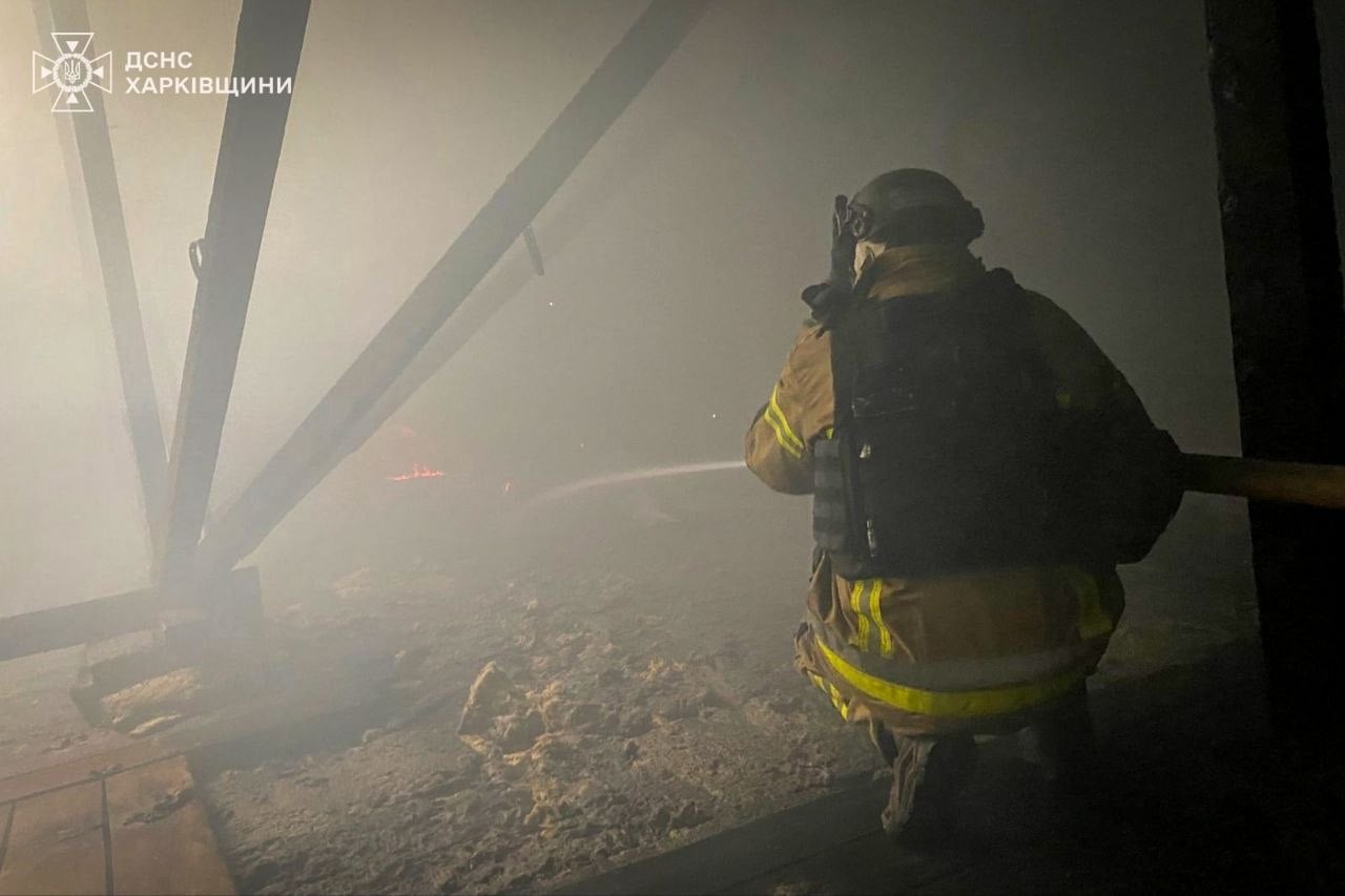 Наслідки обстрілу лікарні. Фото: ДСНС