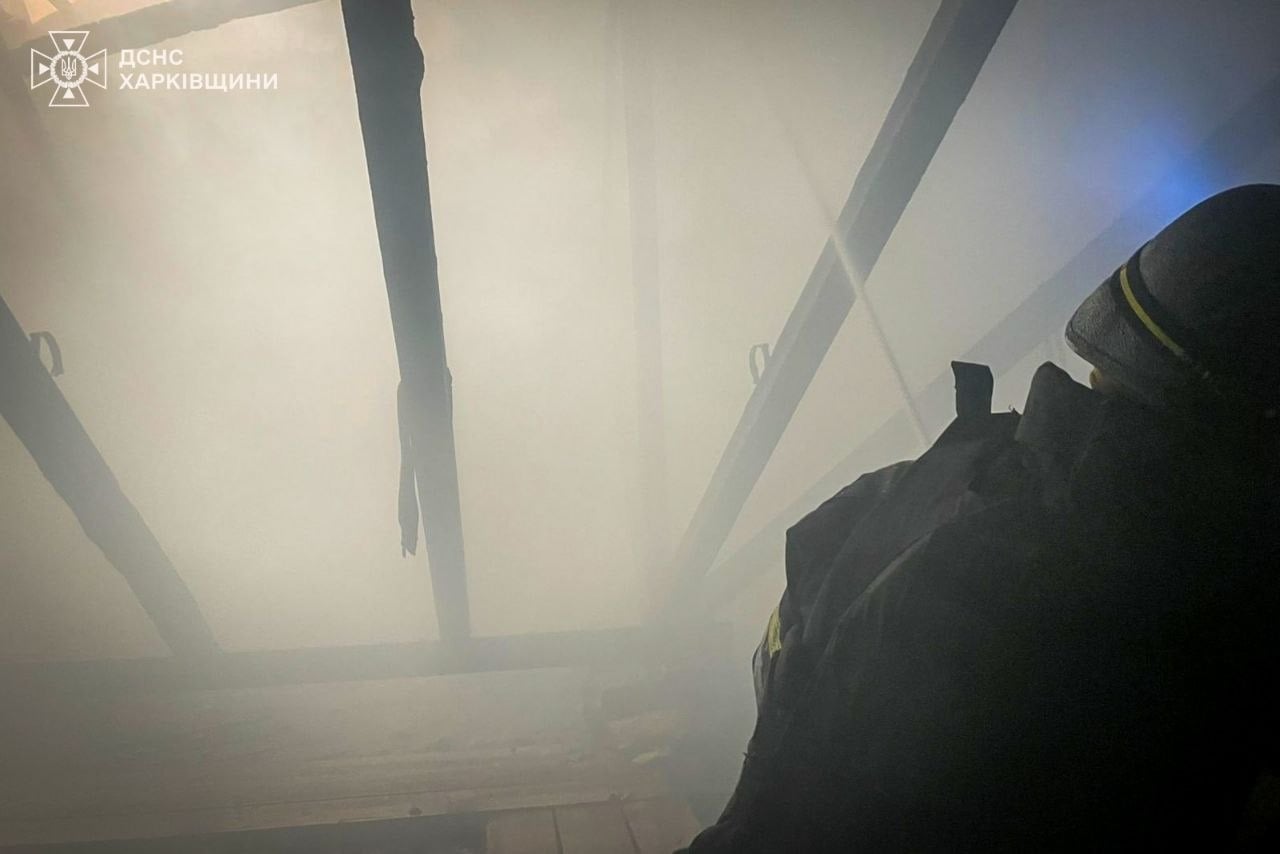 Наслідки обстрілу лікарні. Фото: ДСНС