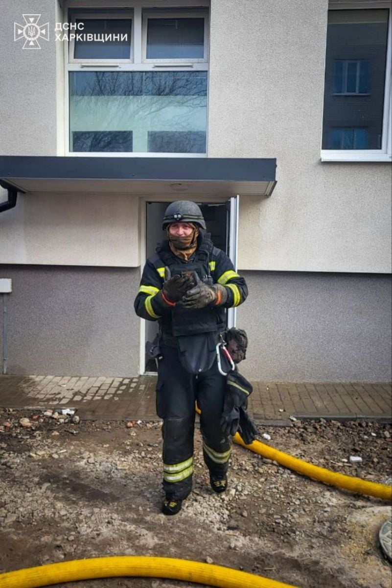Наслідки обстрілу лікарні. Фото: ДСНС