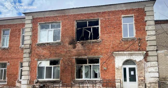 Наслідки обстрілу лікарні. Фото: ДСНС