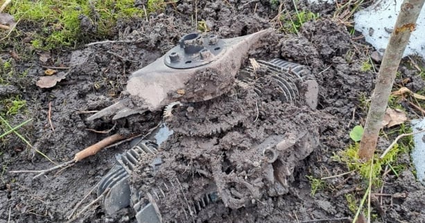 Український дрон впав на території Латвії. Фото: Delfi