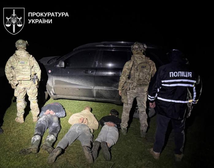 Масштабну схему виробництва і збуту наркотиків викрили на Прикарпатті. Фото: 