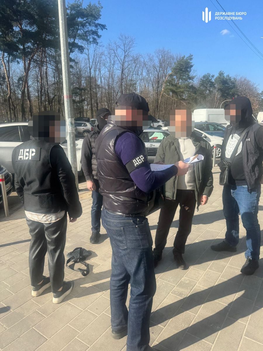 Полковника Нацгвардії затримали на хабарі. Фото: ДБР