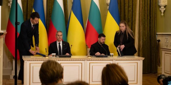 Андрій Гюров та Володимир Зеленський підписали безпекову угоду, фото: &laquo;Укрінформ&raquo;