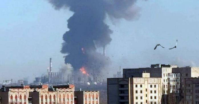 Пожар на химзаводе в Татарстане. Фото: соцсети